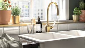 Kitchen faucets & sinks